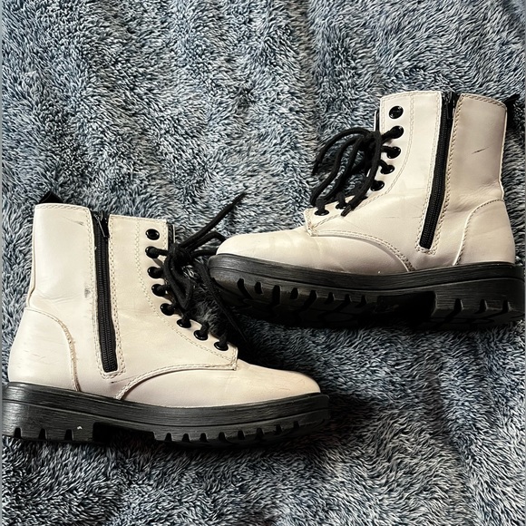 Ladies white boots size 7 - Picture 11 of 11